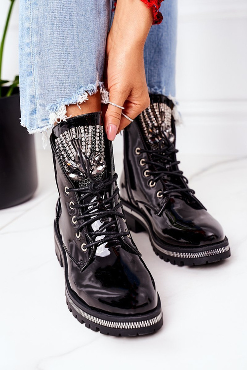 Утеплені черевики з кубічним цирконієм, лакованим чорним. Увага