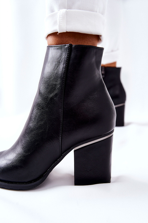 Класичні чоботи на підборах чорні Airah