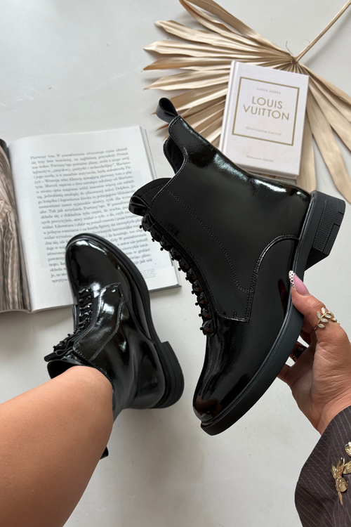 Лаковані жіночі чоботи з натуральної шкіри D&A MR52-108 Чорний