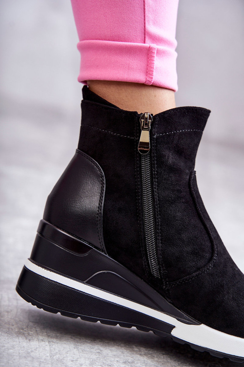 Чорні кросівки Rita на танкетці