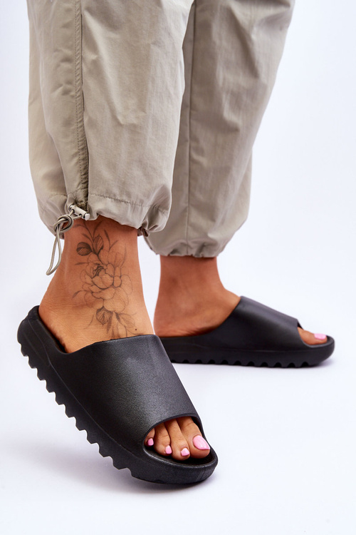 Модні тапочки на платформі чорні Estella