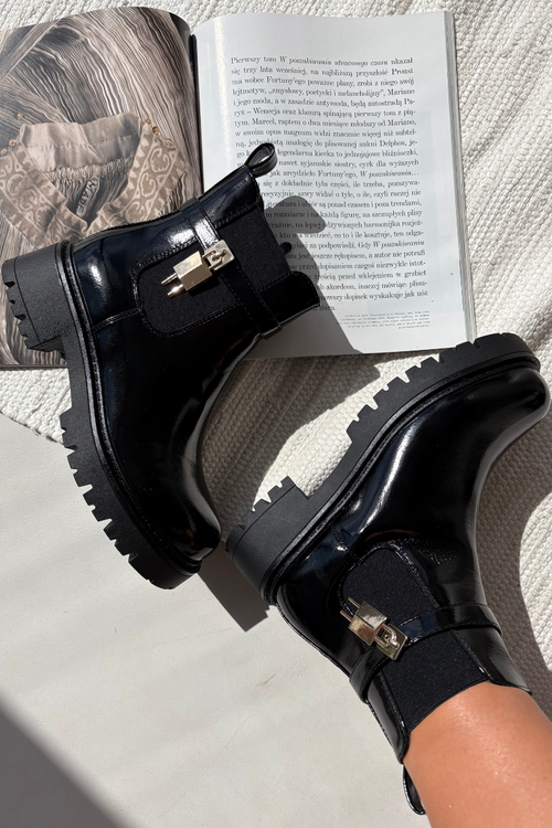 Лаковані ботильйони з підкладкою з золотим деталлю чорні Talyra