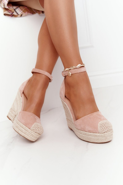Босоніжки на плетеній танкетці світло-рожевого кольору авокадо