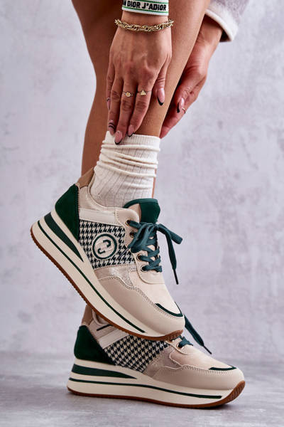 Модні жіночі спортивні туфлі на танкетці бежево-зелені Aronne