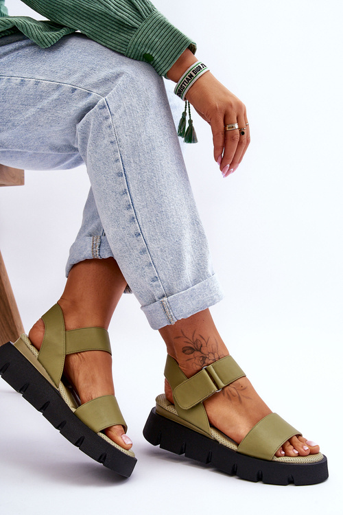 Жіночі шкіряні босоніжки на платформі зелені Katte