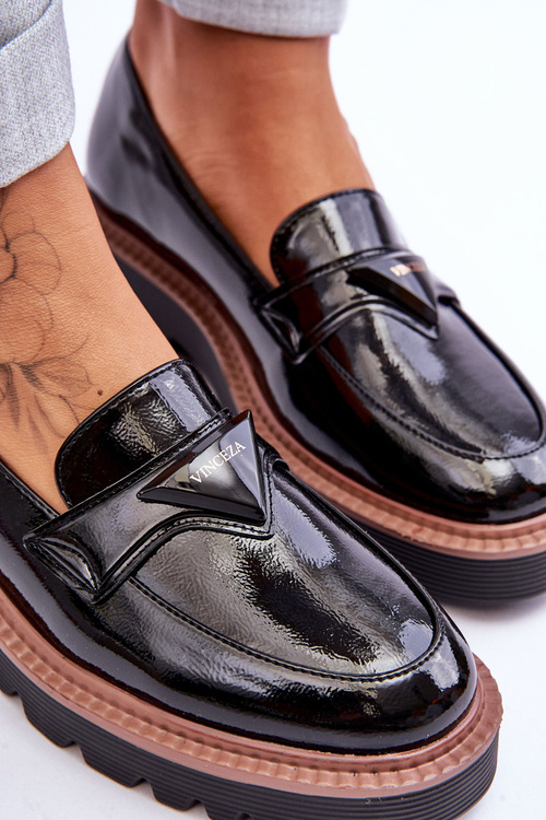 Жіночі лофери лаковані на платформі з декором Black Jonett