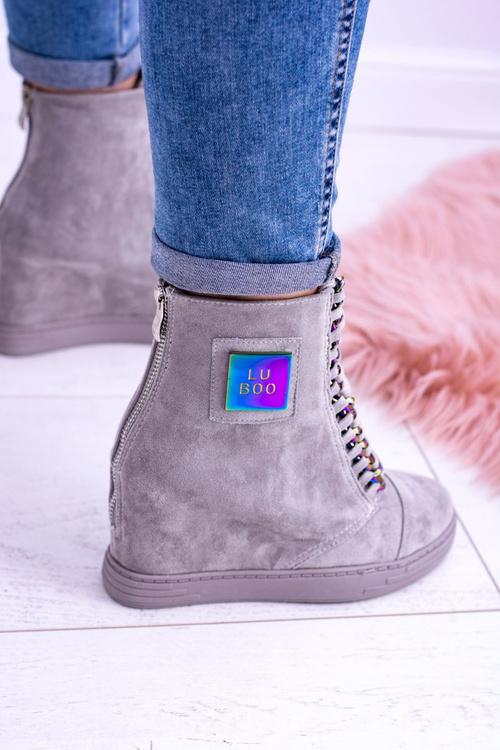 Жіночі сірі замшеві кросівки Lu Boo з райдужними ланцюжками Monica