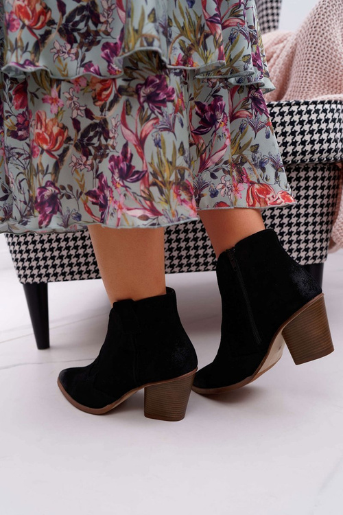 Жіночі чорні шкіряні чоботи Chavai на підборах