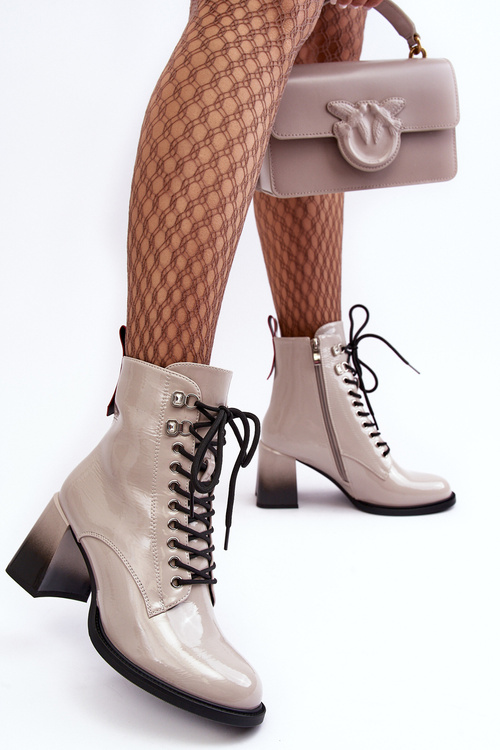 Жіночі глянцеві черевики на підборах D&A MR870-06 світло-сірі