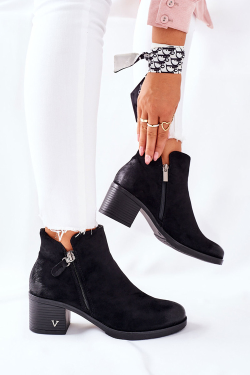 Жіночі черевики на плоскому ходу замшеві чорні Bellarena