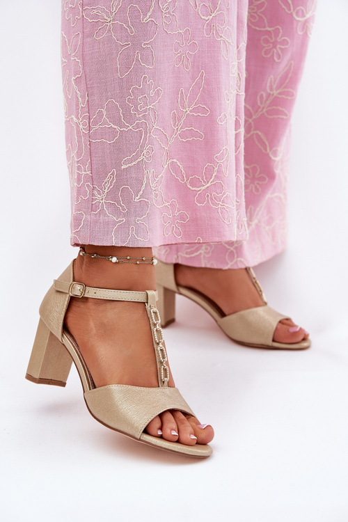 Жіночі Сандалі На Каблуку З Декоративним Ремінцем Еко Шкіра Золото Triavera