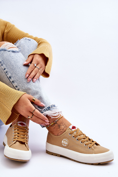Жіночі кросівки на низькій платформі Lee Cooper LCW-23-44-1655L бежевий