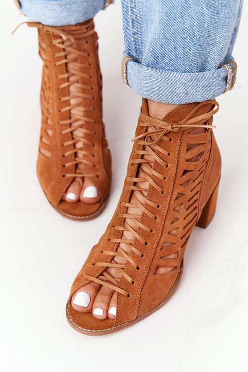 Замшеві ажурні чоботи Maciejka Camel 04040-29