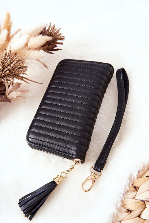 Стьобаний гаманець з китицею чорного кольору