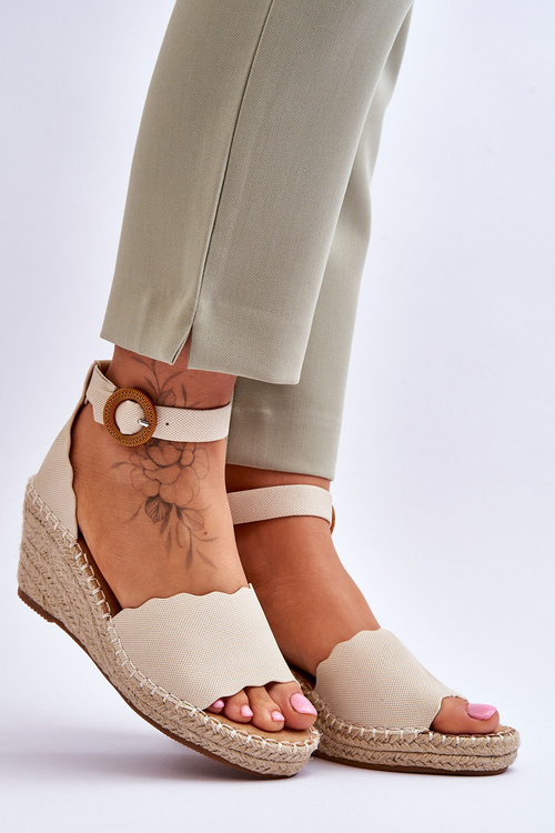 Шкіряні босоніжки на танкетці Комфортне взуття бежеві Verola