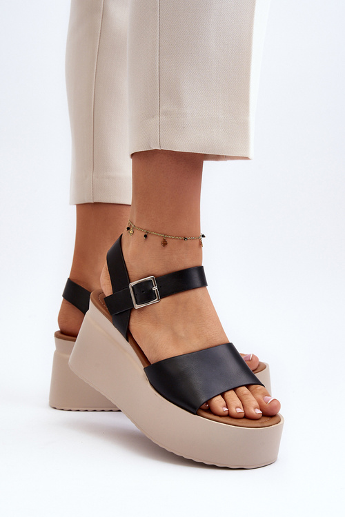 Жіночі чорні босоніжки на танкетці Geferia