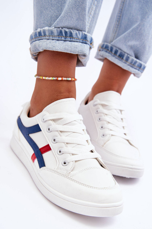 Жіноче низьке спортивне взуття з ремінцями білого кольору Alemessa