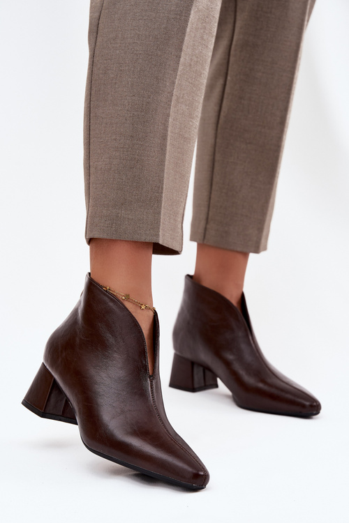 Екологічні шкіряні жіночі черевики на каблуку шоколадні Rylina