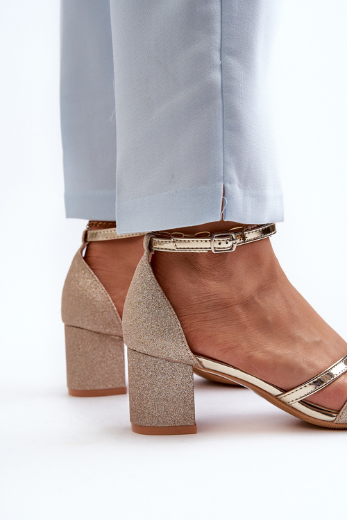 Жіночі босоніжки з блискітками на низьких підборах Золоті Плоеміс