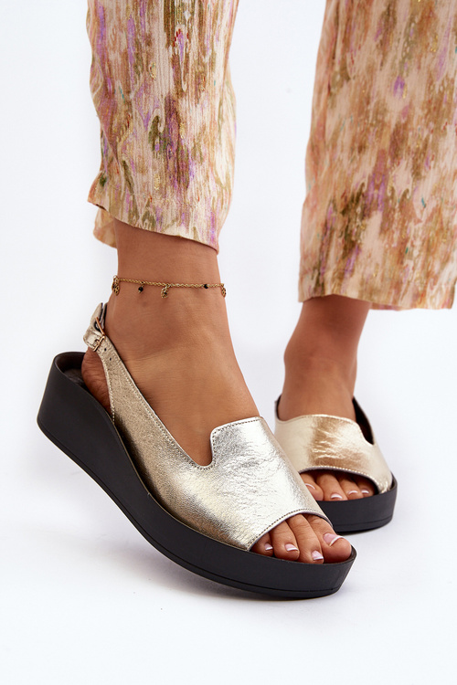 Жіночі шкіряні босоніжки на товстій підошві Zazoo 2893 золоті