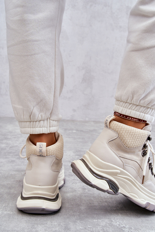 Жіноче високе спортивне взуття GOE KK2N4097 світло-бежевий