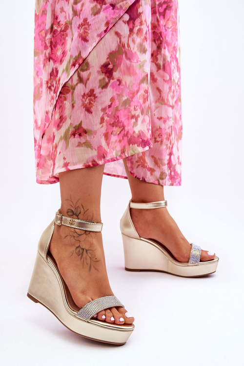 Модні шкіряні босоніжки на танкетці золото Arwen