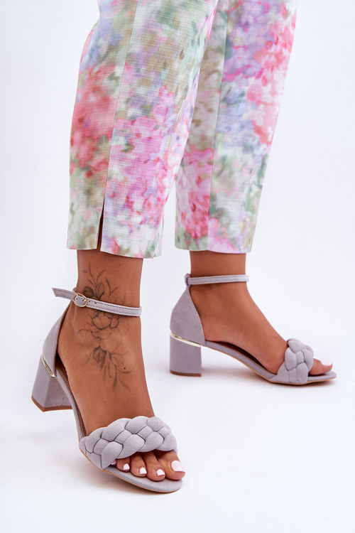 Замшеві босоніжки з тасьмою сірі Essenza