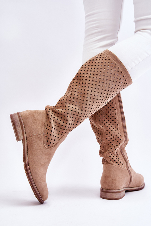 Жіночі замшеві ажурні чоботи бежеві саванна