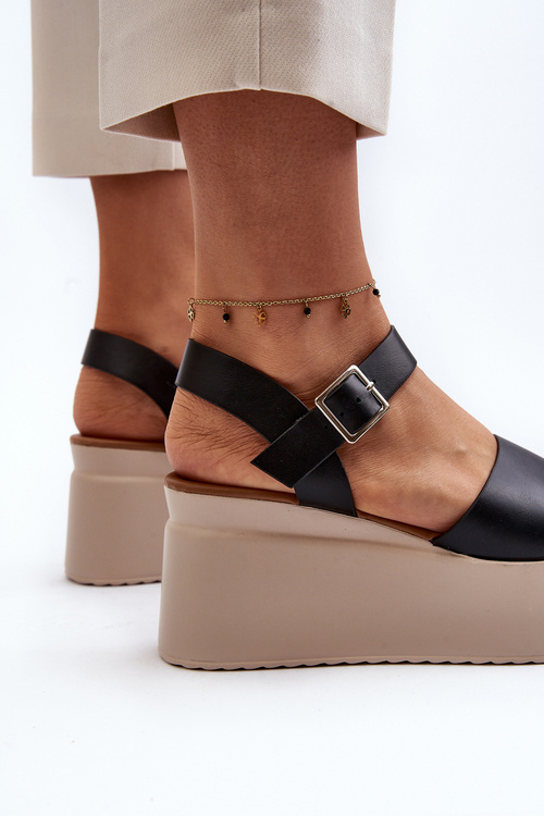 Жіночі чорні босоніжки на танкетці Geferia