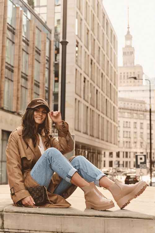 Чоботи жіночі лаковані на платформі Big Star MM274396 Бежеві