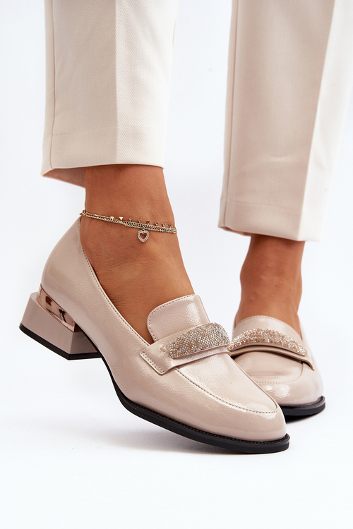 Жіночі лаковані туфлі на низькому каблуці бежеві Marilni