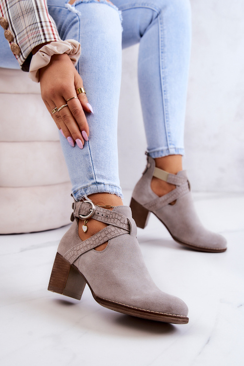 Шкіряні чоботи з вирізом на постінці Grey Axelle