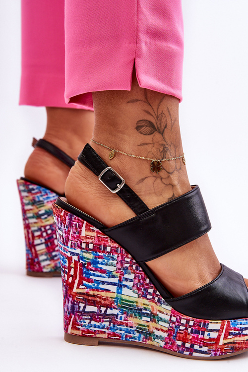 Жіночі босоніжки на танкетці Чорні Calderia