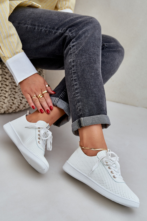 Жіночі Перфоровані Кросівки На Шнурівці Світло-бежеві Carinel