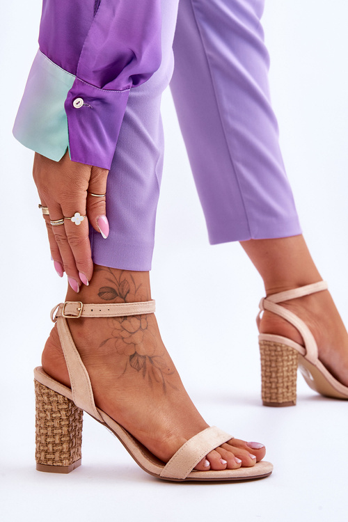 Замшеві босоніжки на плетеному каблуці бежеві Selila