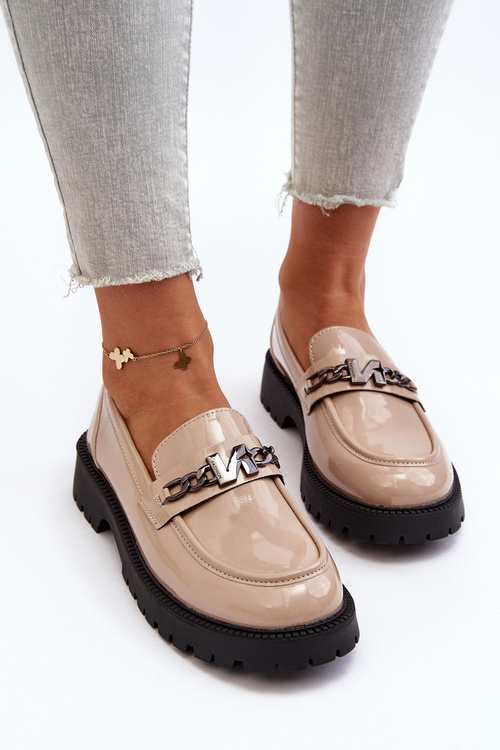 Жіночі лаковані лофери на плоскій підошві бежеві Ezoma