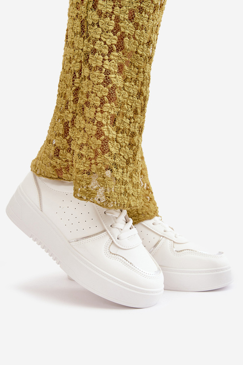 Жіночі кросівки на платформі з декоративною шнурівкою білого кольору Mistra