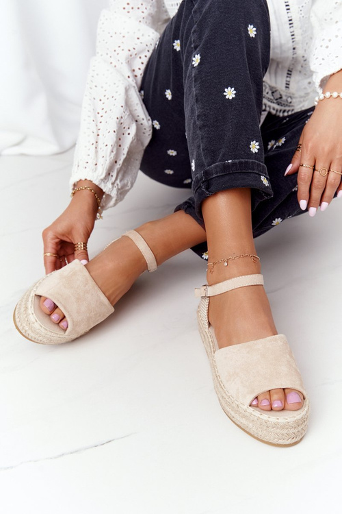 Босоніжки на плетеній платформі бежеві Megara