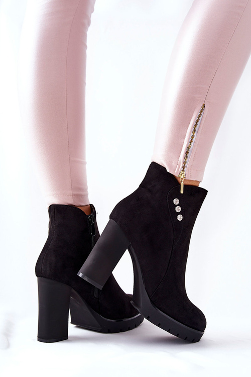 Замшеві чоботи на високому каблуці чорного кольору Lagerlla