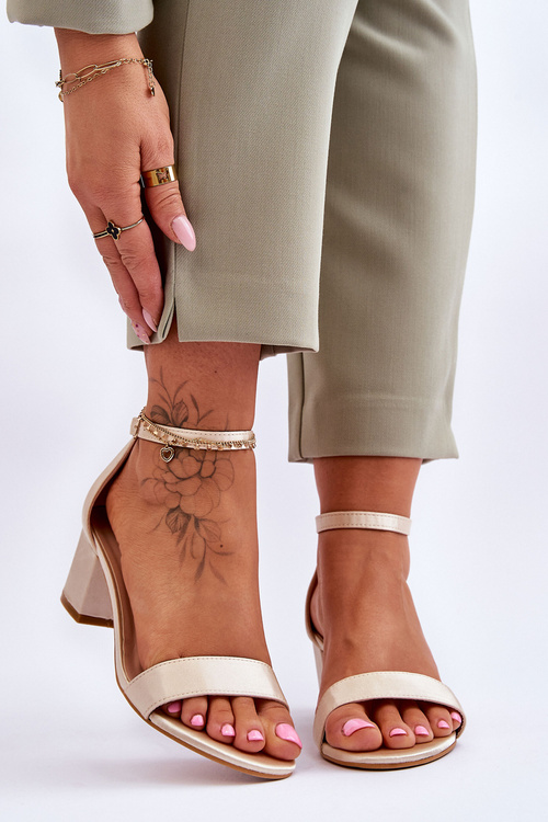  Атласні босоніжки на низькому каблуці Beige Juliet