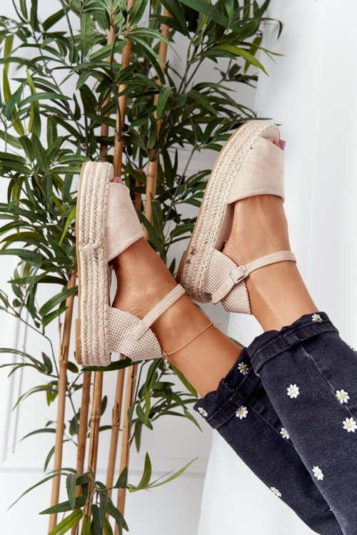 Босоніжки на плетеній платформі бежеві Megara
