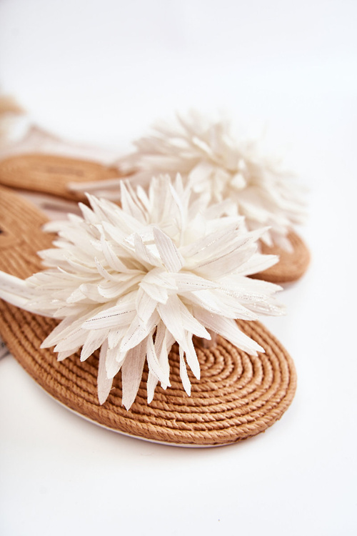 Жіночі шльопанці з тканинним орнаментом Білі Eviana