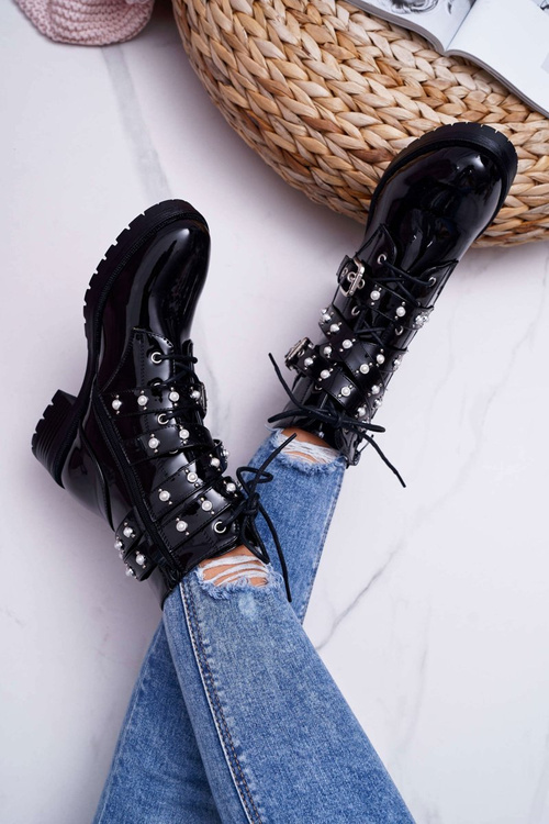 Жіночі плоскі лаковані чоботи з перлами. Чорний домінант