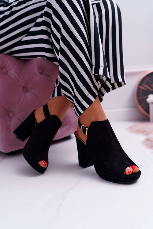 Жіночі босоніжки на шпильці з відкритим носком чорного кольору Montree