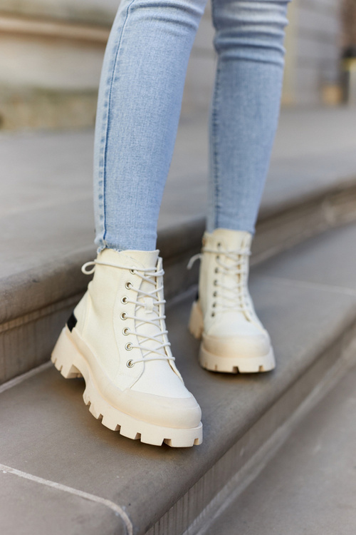 Чоботи жіночі світло-бежеві Larina