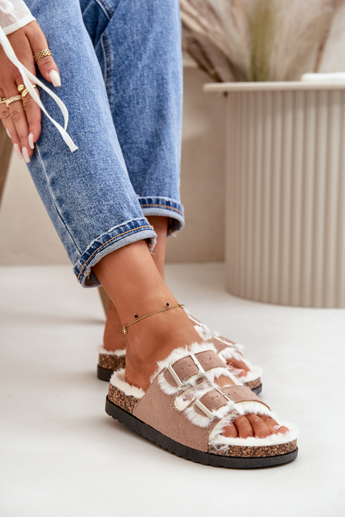 Жіночі тапочки шльопанці на пряжках і хутрі бежеві Ezilena