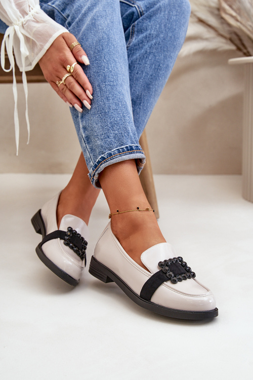 Лаковані жіночі мокасини з декором світло-сірі Vinceza 58389