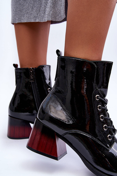Чорні лаковані чоботи на підборах Luloshe