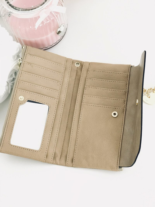 Великий жіночий гаманець бежевого кольору з брелоком у формі серця