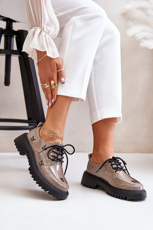 Лаковане жіноче взуття з декором натуральна шкіра бежеві Artiker 55C1010